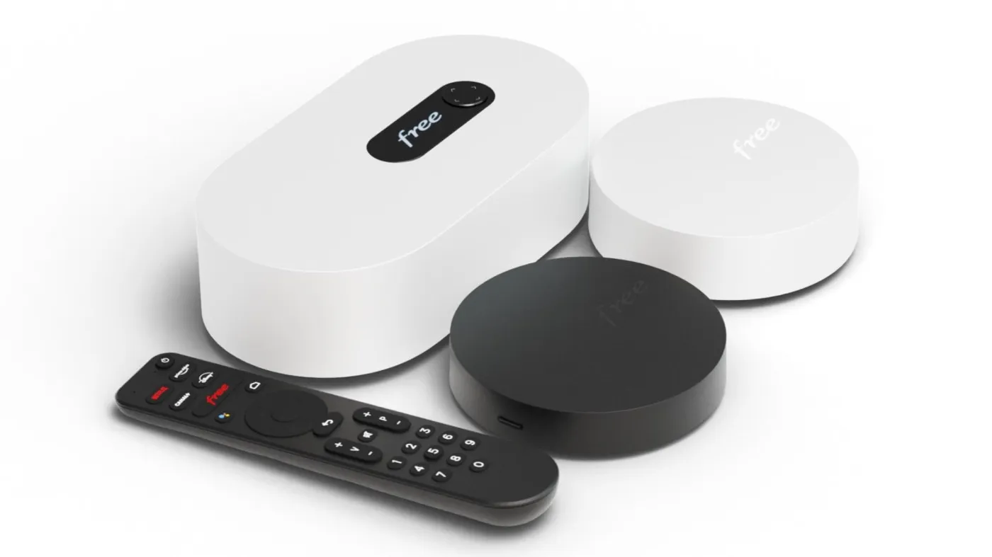 Freebox Ultra avec décodeur, répéteur et modem