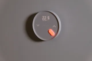 thermostat tado, thermostat qivivo, thermostat connecté, anticipation météo, géolocalisation thermostat