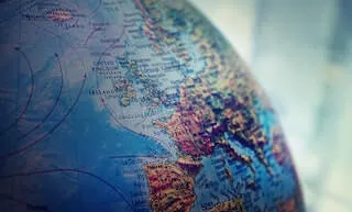 Comment assure-t-on son habitation en Europe ? À quelle législation est-on soumis ?