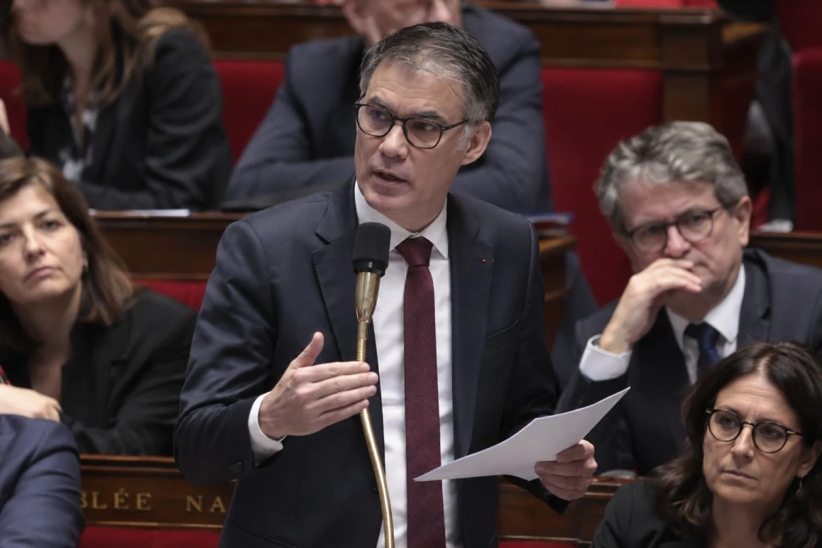 French Socialists Propose 2027 Budget: Higher Minimum Wage and Wealth Taxes