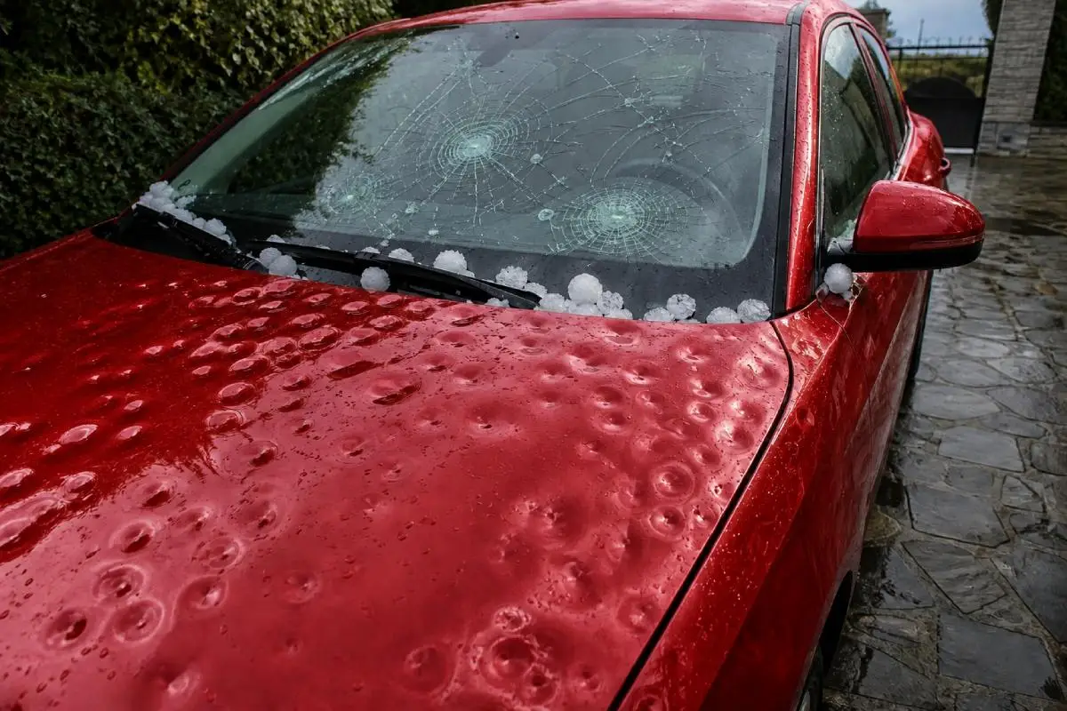 Grele Voiture abîmée par la grêle : pourquoi l'état de catastrophe naturelle ...